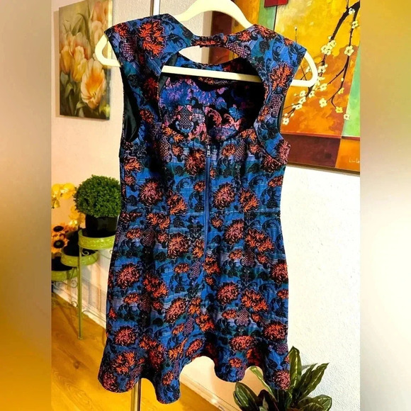 Twelfth by Cynthia Vincent cap-sleeve mini dress size 4 - Picture 4 of 13